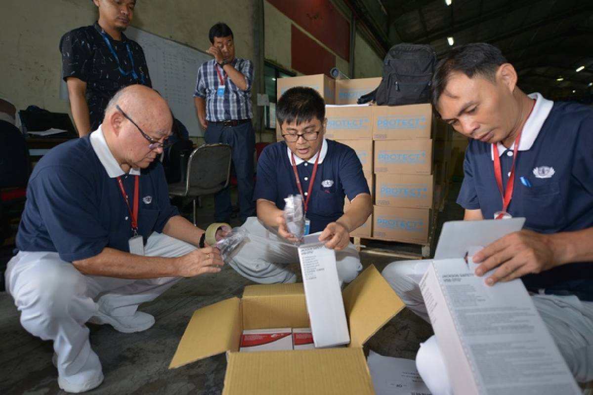 Tzu Chi Indonesia Mengirimkan Bantuan Perlengkapan Medis ke Wuhan Tiongkok