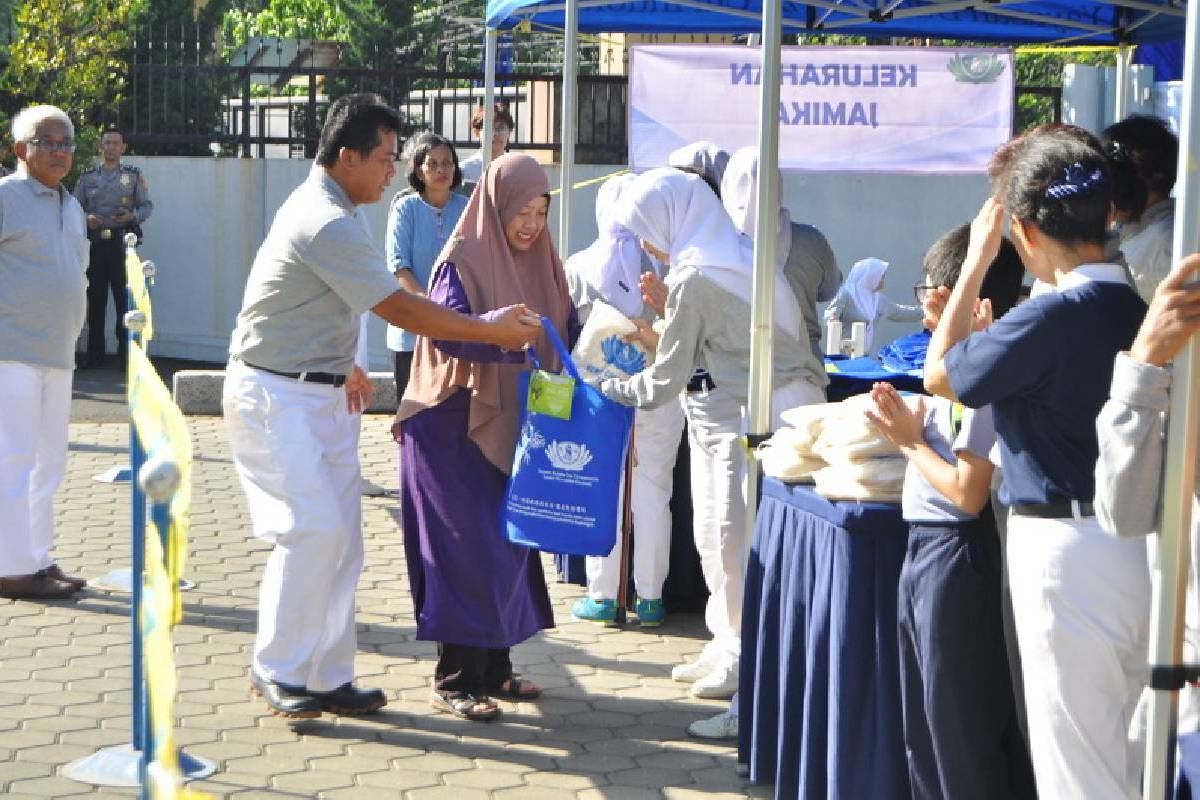 Paket Lebaran 2019: Paket Sembako Bagi Warga Kelurahan Jamika dan Dunguscariang 