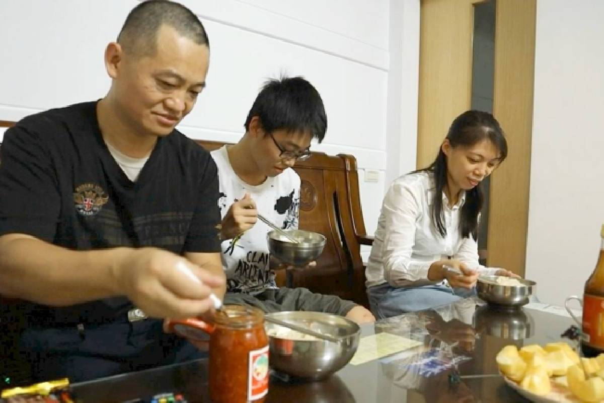 Ceramah Master Cheng Yen: Melenyapkan Kegelapan Batin dan Menyerap Dharma ke Dalam Hati