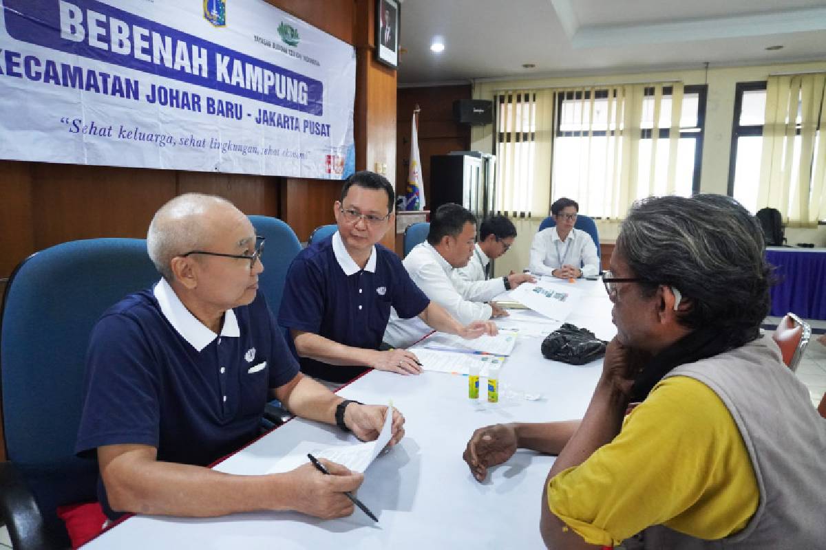 Sehari Bersama Relawan Tzu Chi, dari Serpong ke Johar Baru
