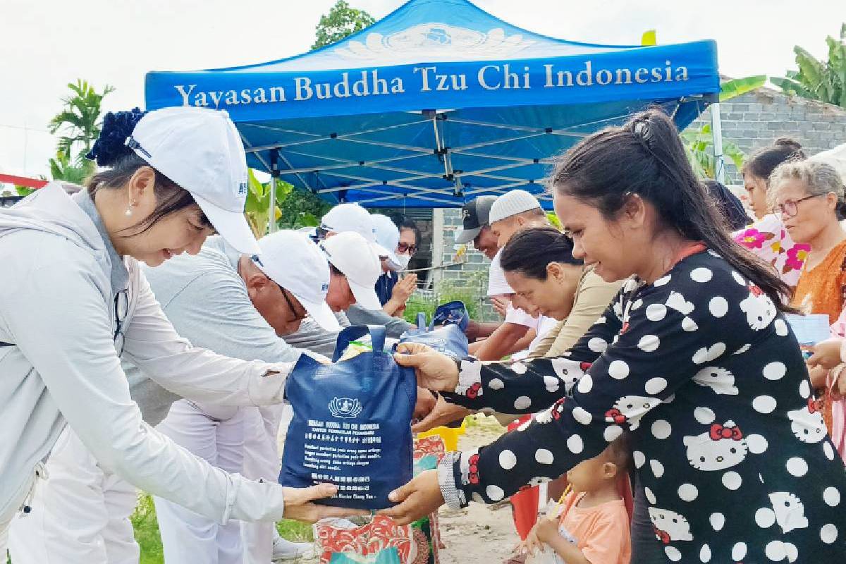  Berbagi Kasih di Rumah Sakit Kusta Lau Simomo 