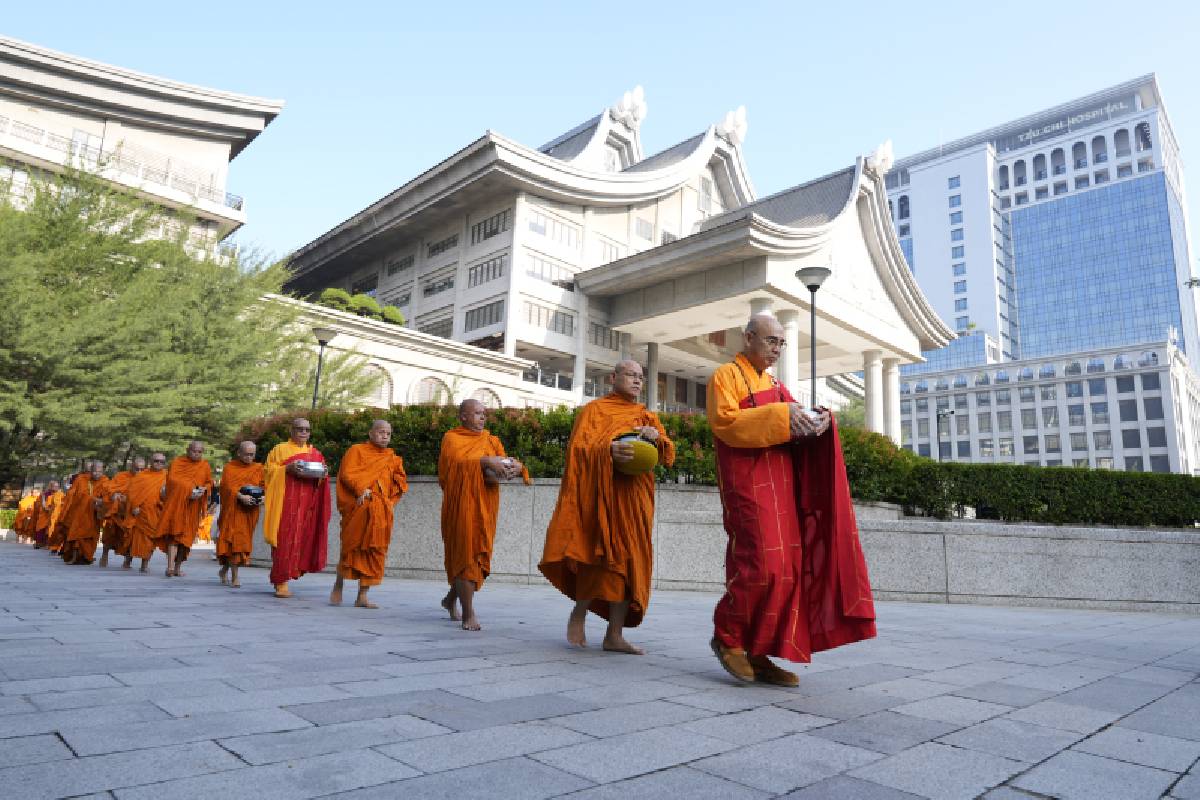 Ladang Subur Menanam Kebajikan di Masa Kathina