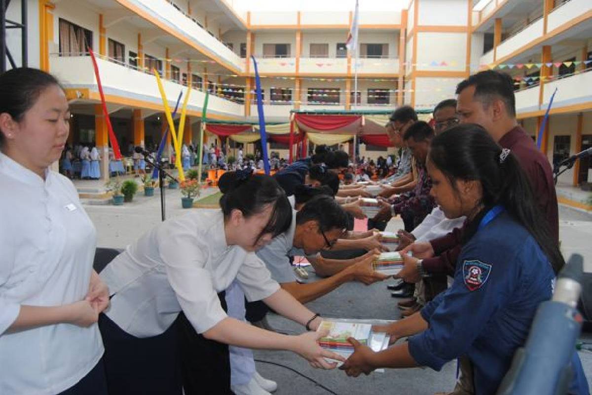 Mendonasikan Buku, Menghantarkan Cinta Kasih