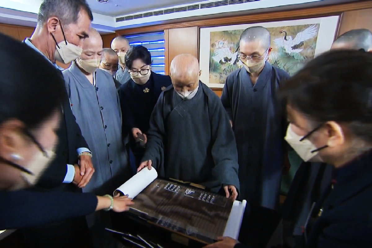 Ceramah Master Cheng Yen: Menorehkan Kebenaran dengan Pena dan Mewariskan Silsilah Dharma