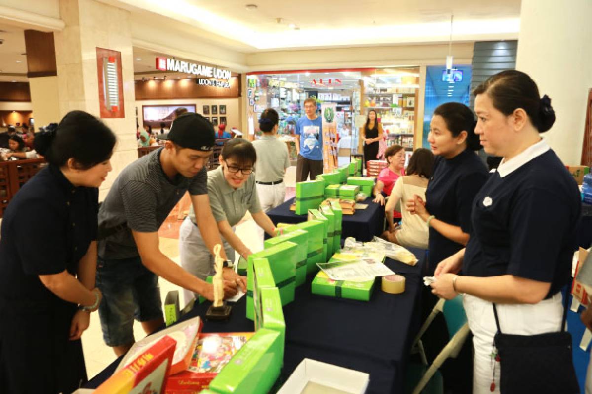 Menggalang Hati Lewat Festival Kue Bulan