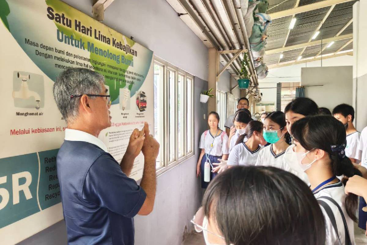Murid Tzu Chi School Belajar Konsep 5R di Depo Perumahan Cinta Kasih Tzu Chi Cengkareng
