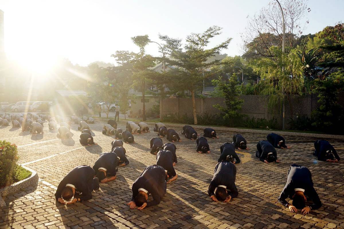 Bersujud, Bersyukur, Berdoa dalam Ritual Namaskara