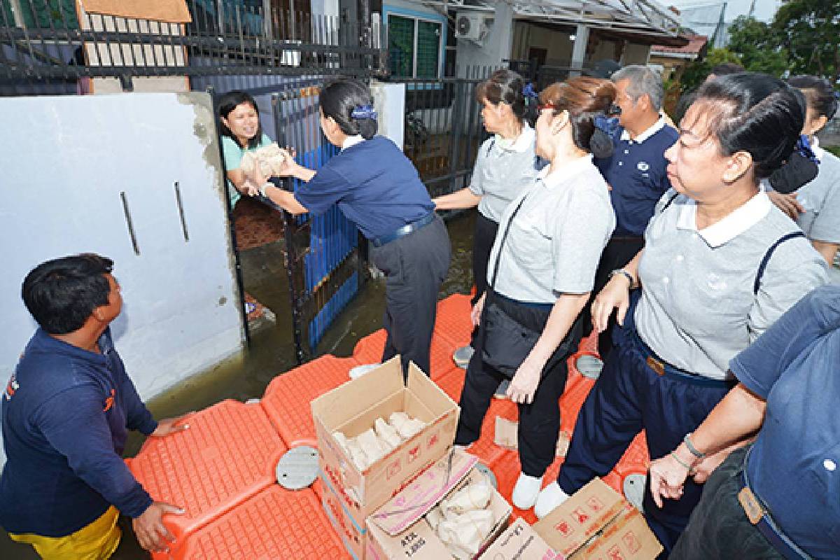 Bantuan Banjir dan Nasi Hangat untuk Warga Kecamatan Periuk, Tangerang
