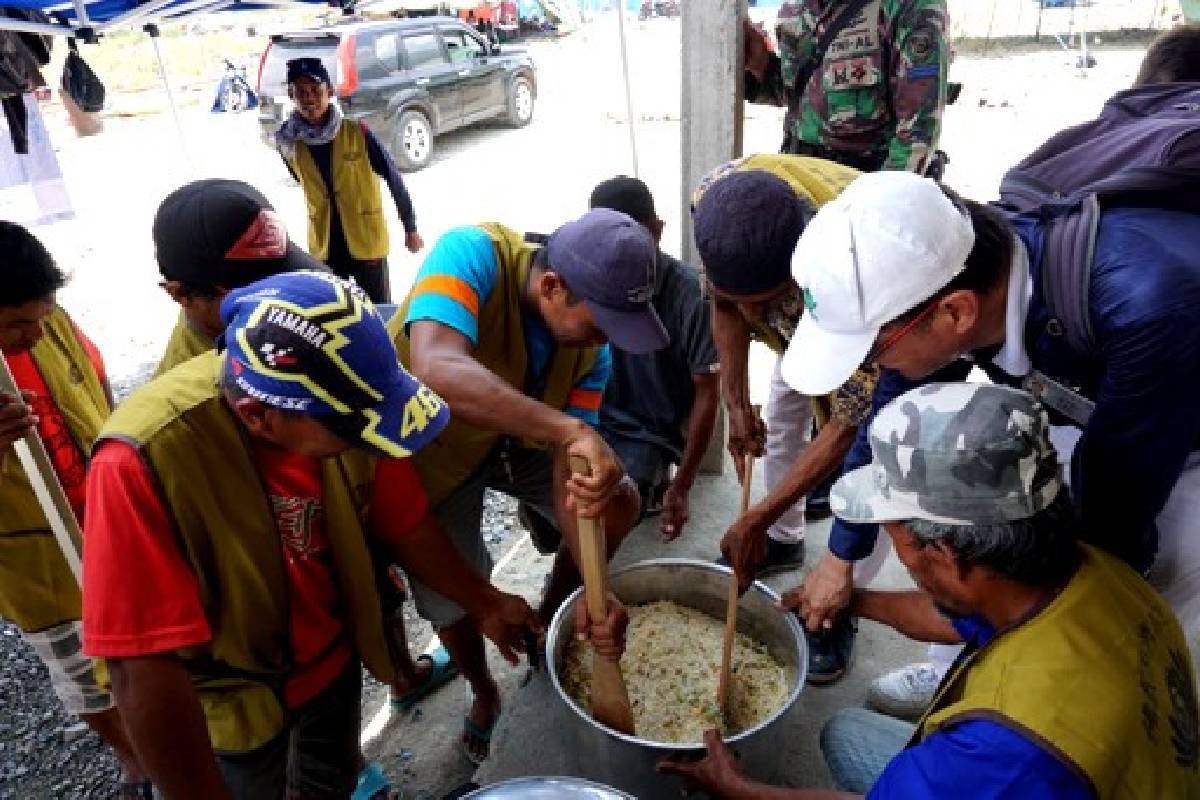 Gempa Palu: Panas Boleh Terik, Semangat Membantu Harus Tetap Enerjik