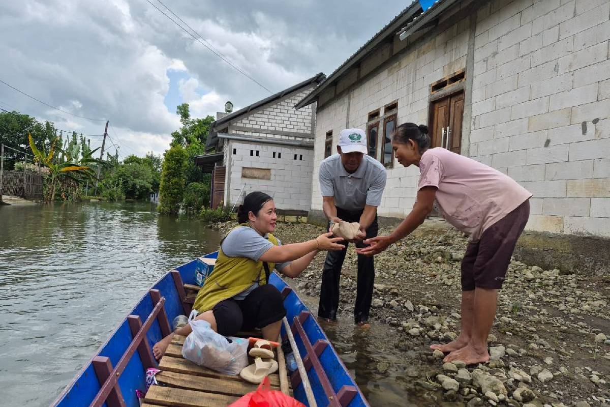 Bersatu Hati Mengantarkan Nasi Hangat