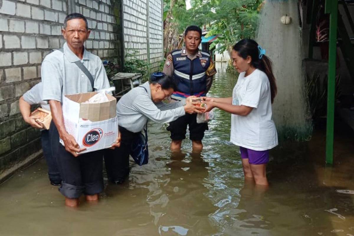 Peduli Sesama di Tengah Banjir Melanda