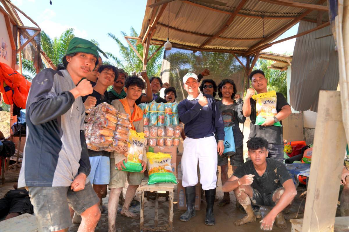 Bantuan Bencana Banjir di Sumatera: Aksi Kemanusiaan Tzu Chi Menembus Banjir Aceh Tamiang
