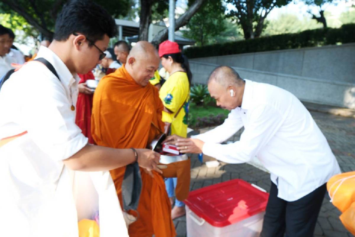Pindapata Kathinakala 2025: Ladang Subur Menanam Kebajikan di Masa Kathina