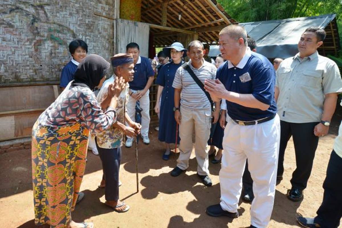 Program Bedah Kampung Tzu Chi: Mendorong Perbaikan dengan Bergotong-Royong