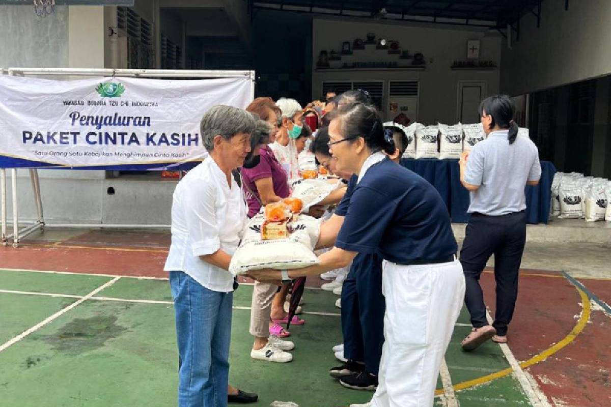 Berbagi Sukacita Lewat Paket Beras Imlek