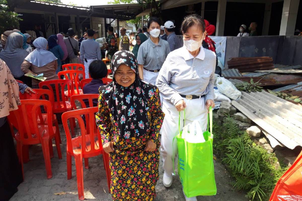 Berbagi Paket Lebaran dan Takjil di Depok