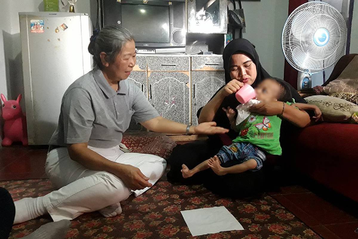 Perjuangan Aas Asiah Merawat Syakila Putri, Penderita Cerebral Palsy