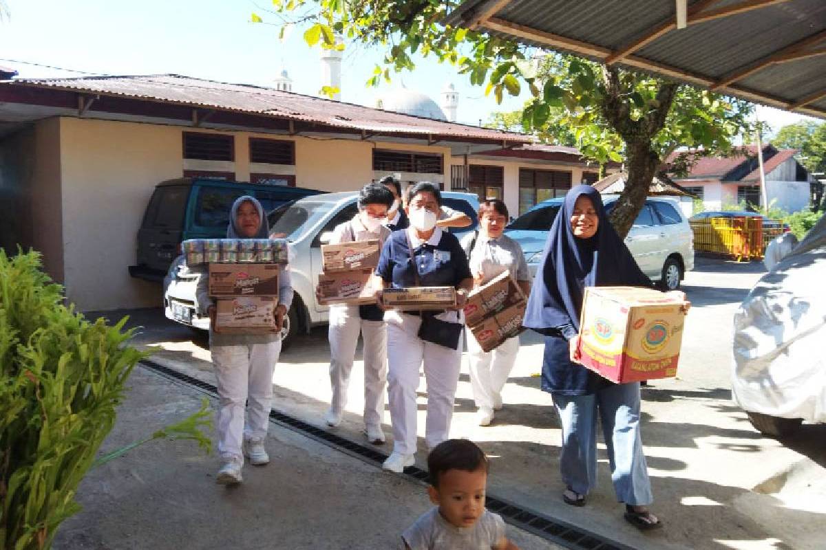 Berbagi Kasih Bersama Murid-murid SLB Negeri 1 Solok