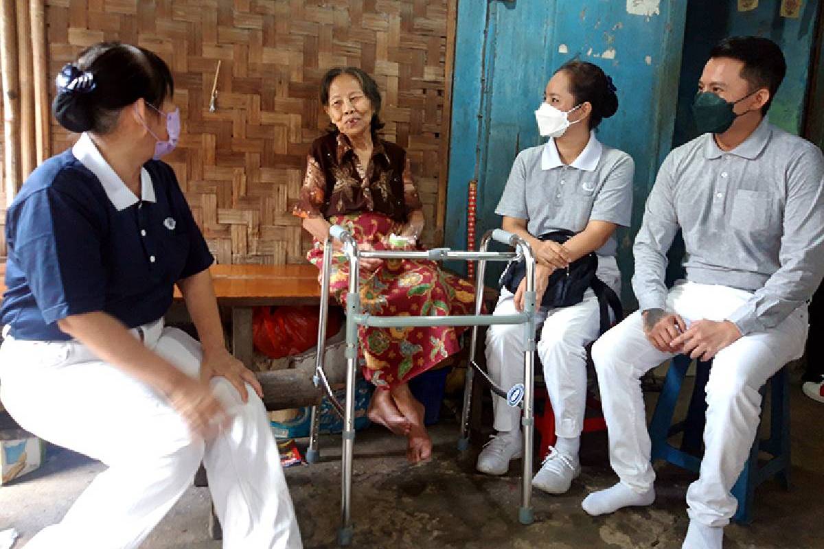 Semangat Nenek Thio Bun Nio Sehat Kembali untuk Kedua Anaknya 