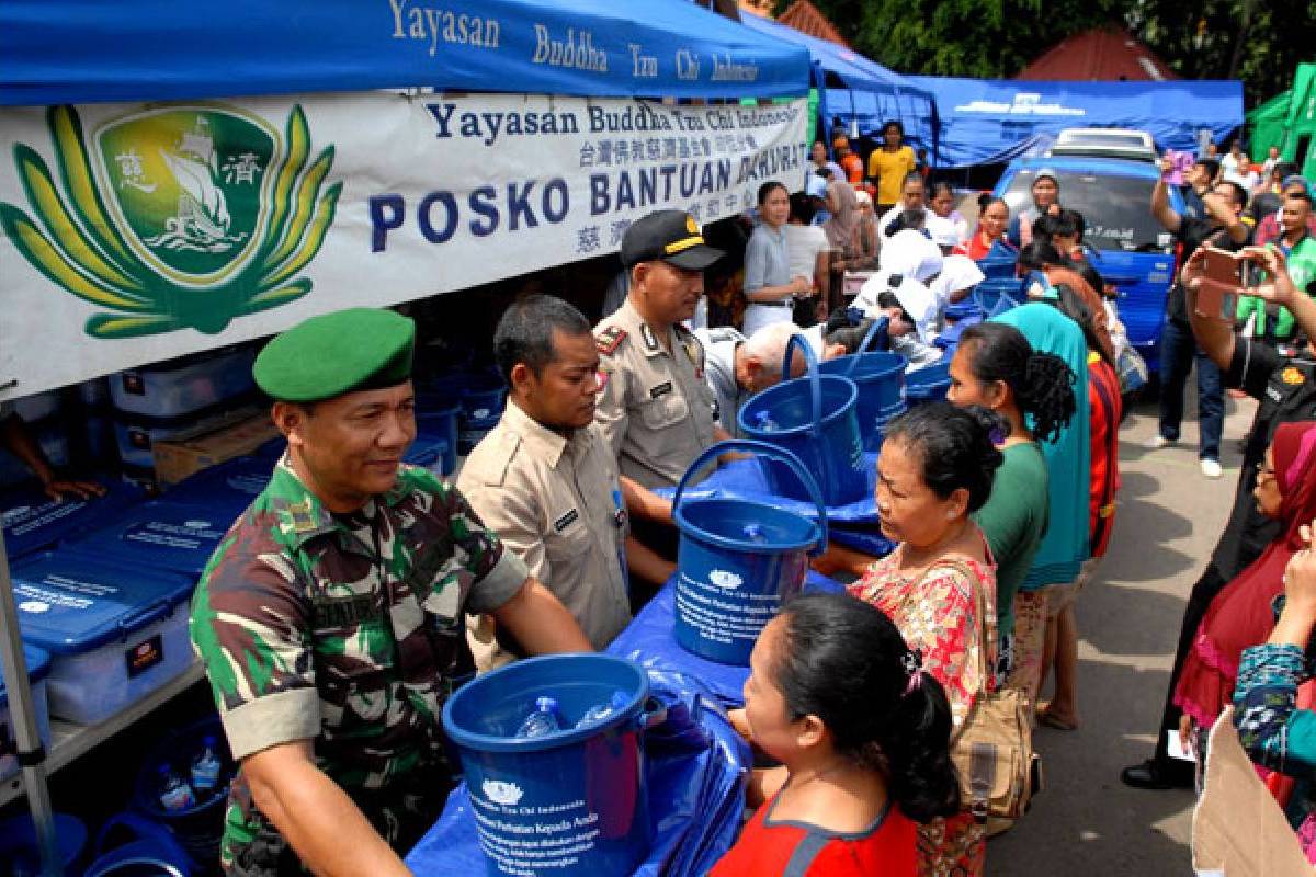 Meringankan Beban di Pinangsia