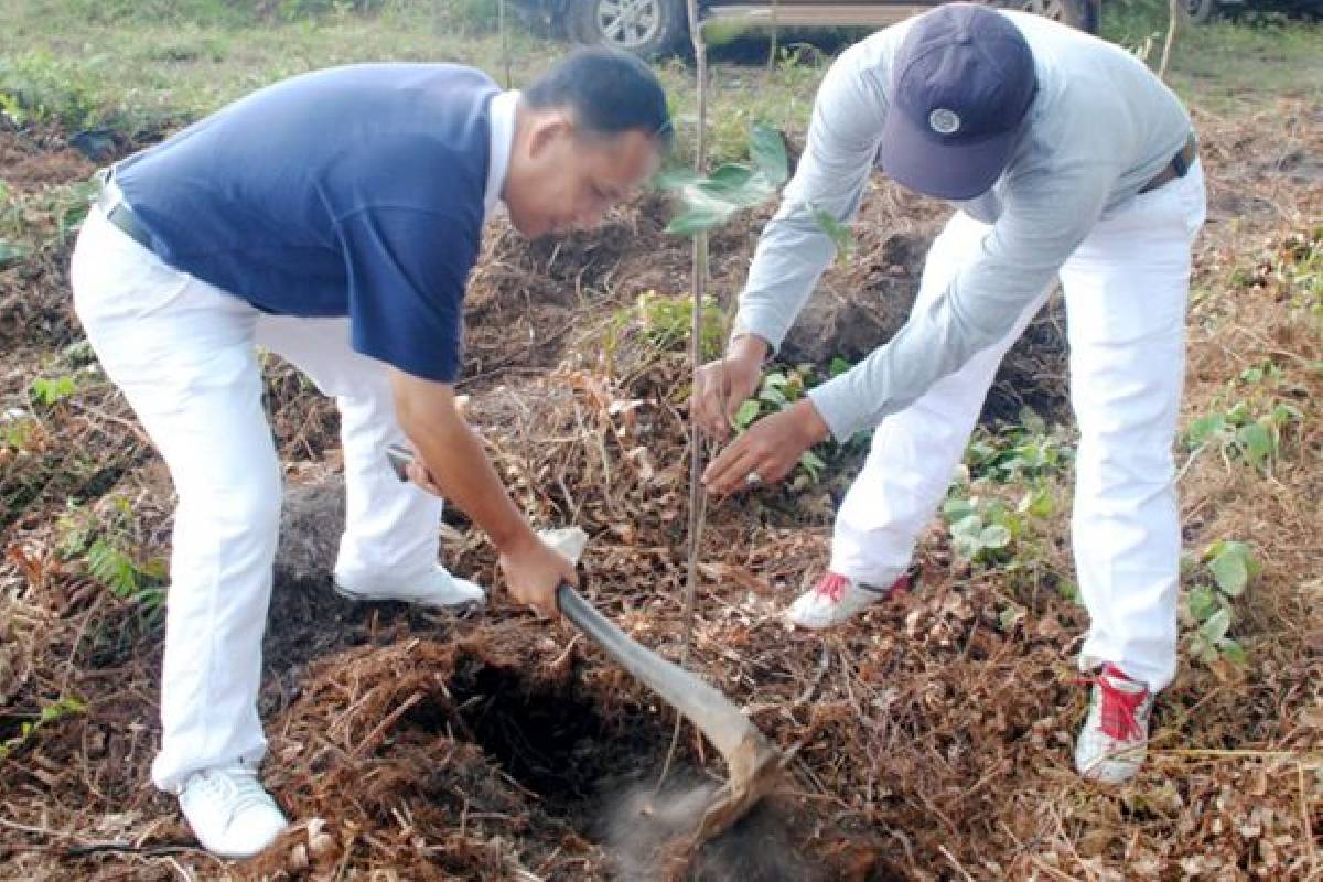 Mencintai Sesama dan Lingkungan