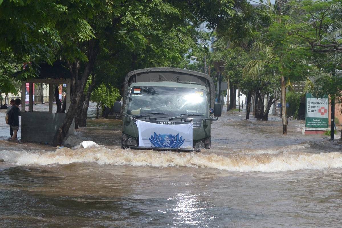 Survei dan Evakuasi Warga di Pluit, Jakarta Utara