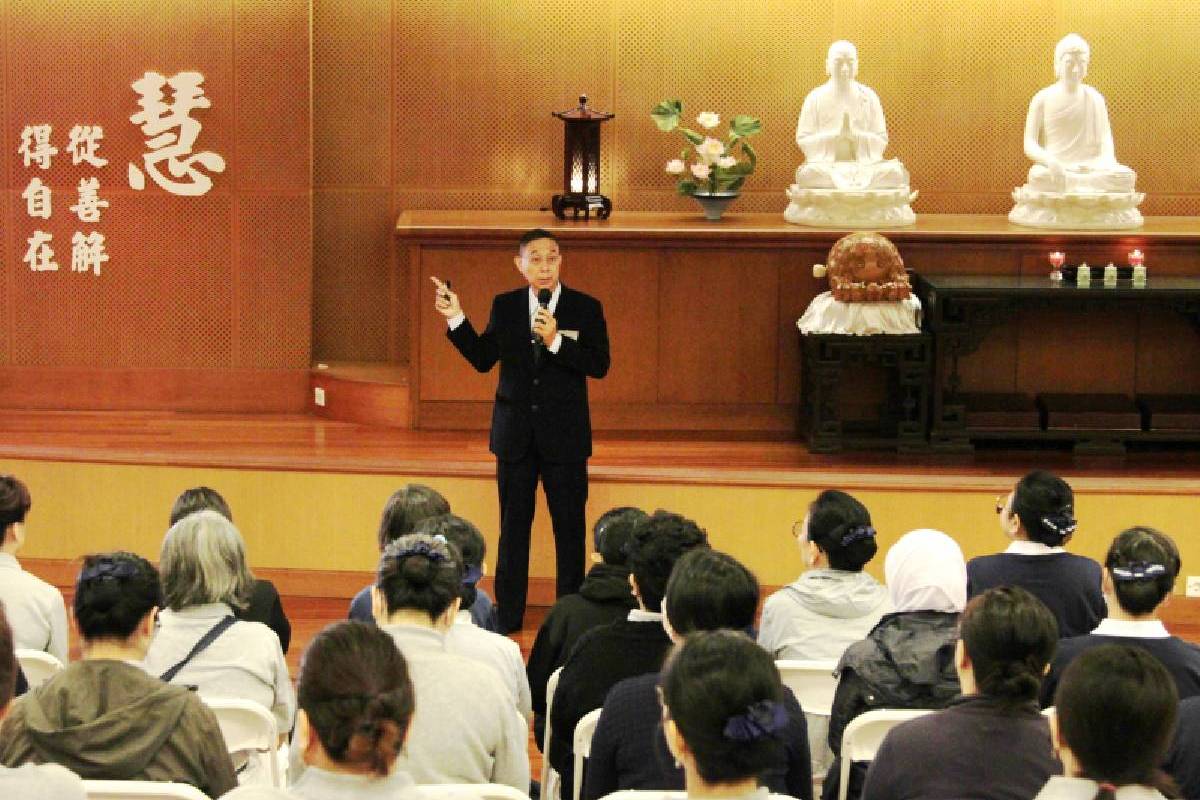 Menapaki Jalan Bodhisatwa, Menebarkan Cinta Kasih, dan Menumbuhkan Kebijaksanaan