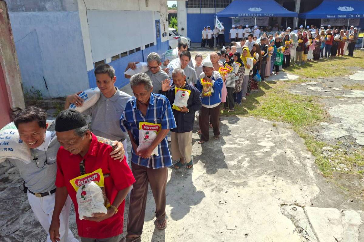 Senyum Penyapu Jalanan, Saat 1.000 Paket Cinta Kasih Menyapa Sudut Kota Siantar