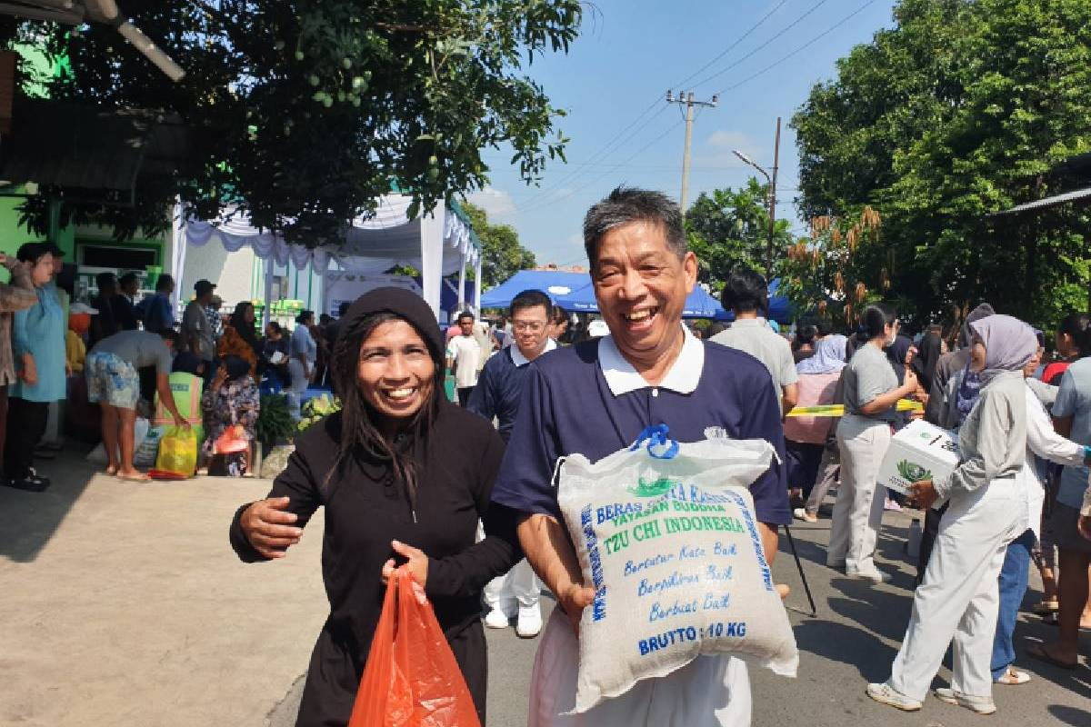Berbagi 1.000 Paket Sembako di Kelurahan Titi Kuning, Medan