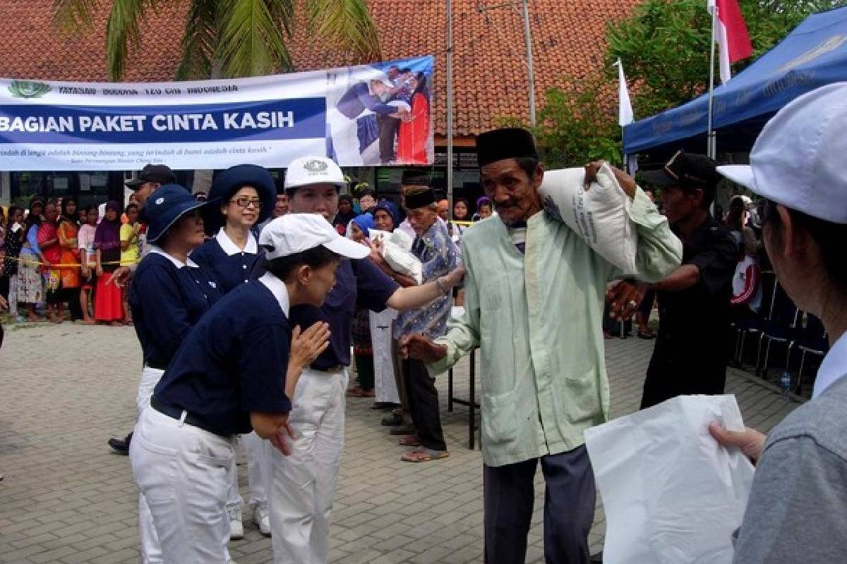 Berbagi Berkah, Merekatkan Celah