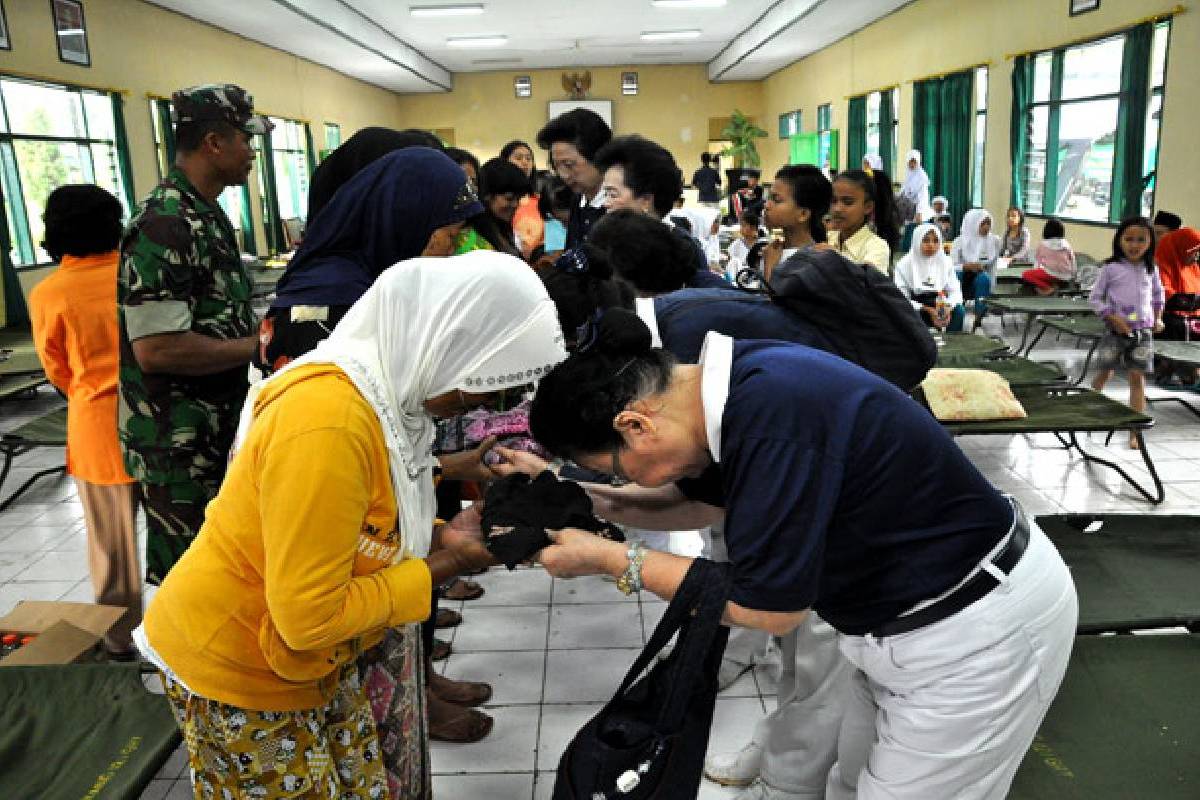 Bantuan Bagi Korban Banjir Bandang di Garut, Jawa Barat