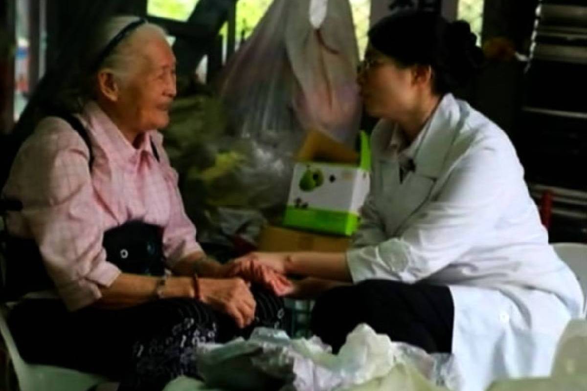 Ceramah Master Cheng Yen: Merawat Pasien dengan Sepenuh Hati