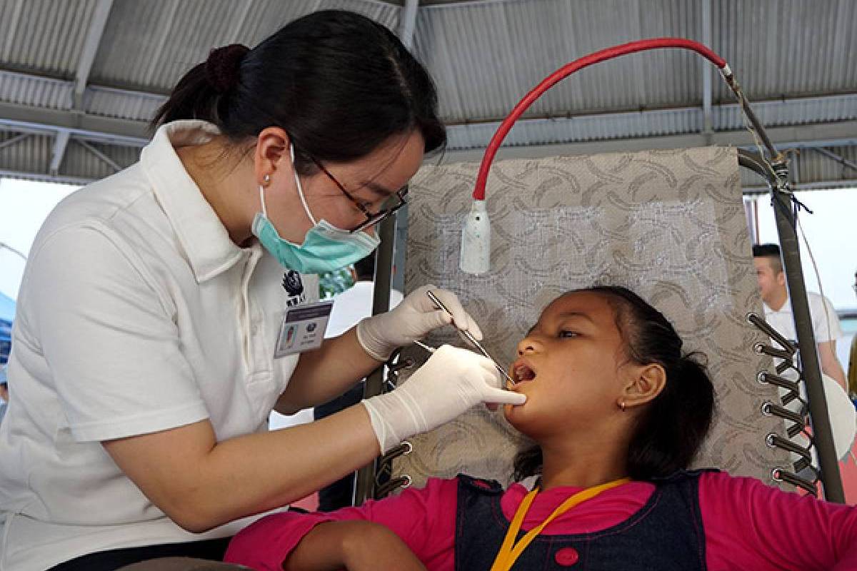 Merawat Kesehatan Gigi Anak-anak