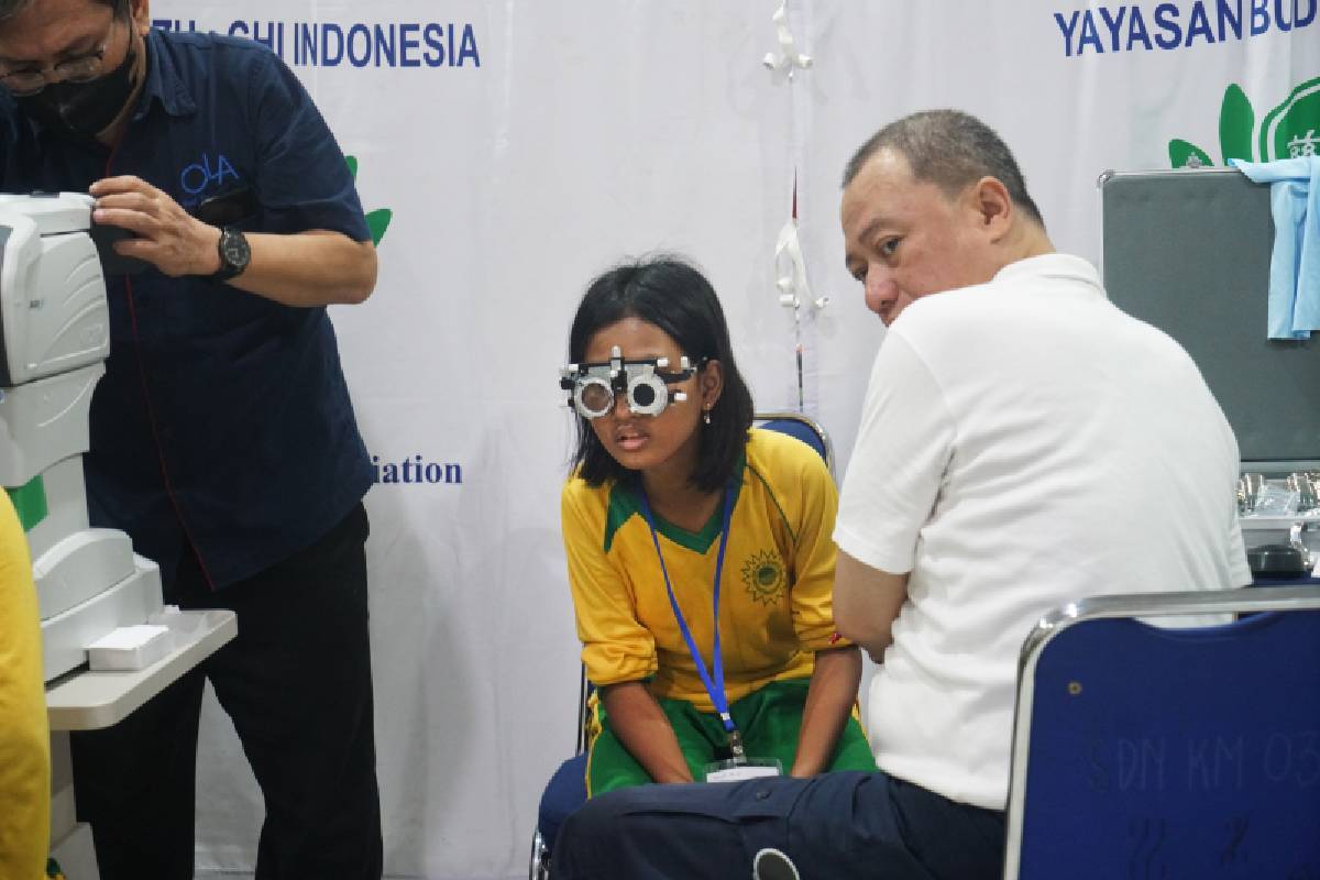 Sepasang Kacamata, Menjemput Cita-Cita