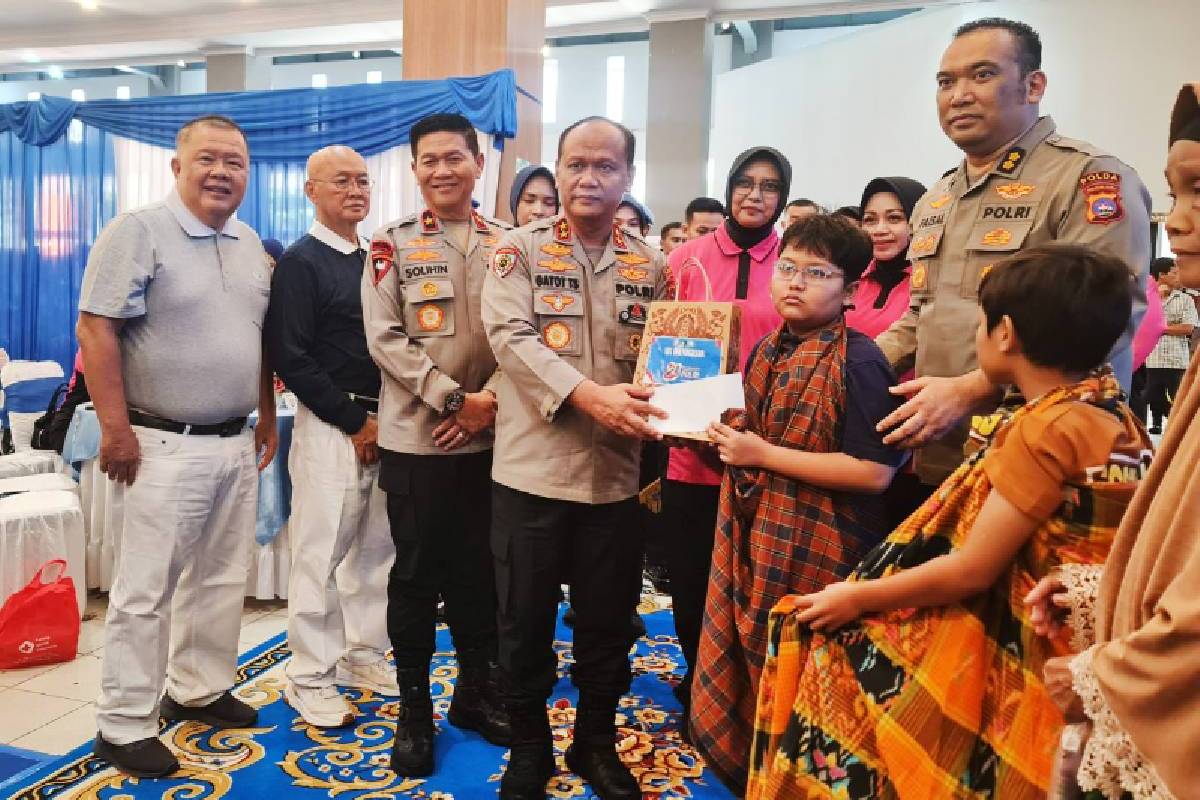 Relawan Tzu Chi Padang Peduli Kesehatan di HUT Bhayangkara ke-80 