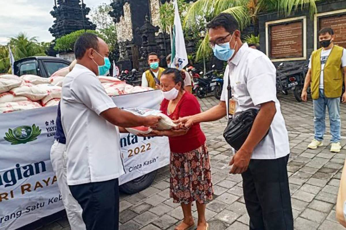 Paket Cinta Kasih untuk 160 Orang Penyandang Disabilitas dan Warga Kurang Mampu 