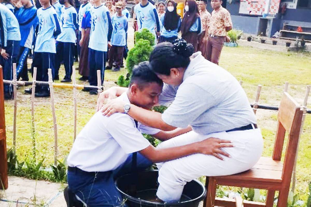 Basuh Kaki Ibu, Mengenang Budi Luhur Orang Tua