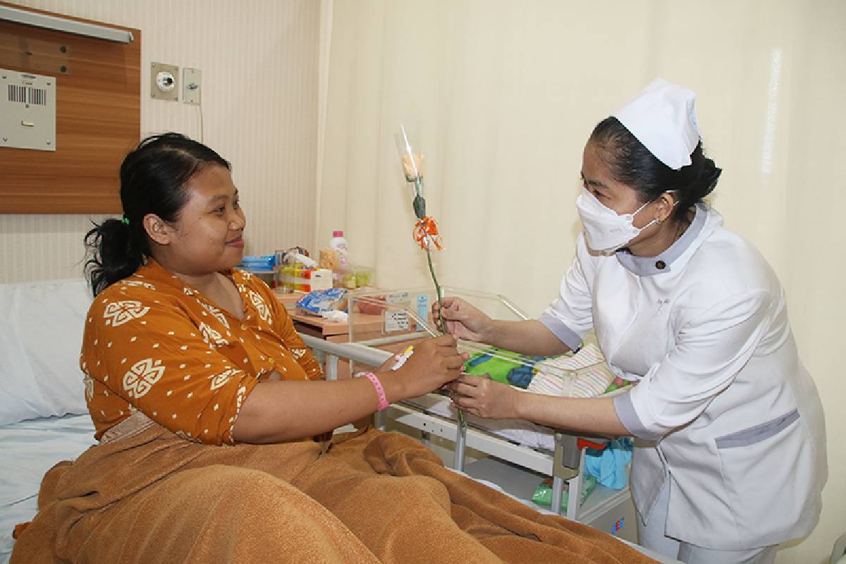 Perayaan Hari Bidan Nasional di Rumah Sakit Cinta Kasih Tzu Chi