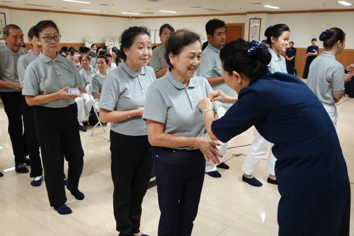 Opa-Oma yang Keren, yang Kini Jadi Relawan Tzu Chi