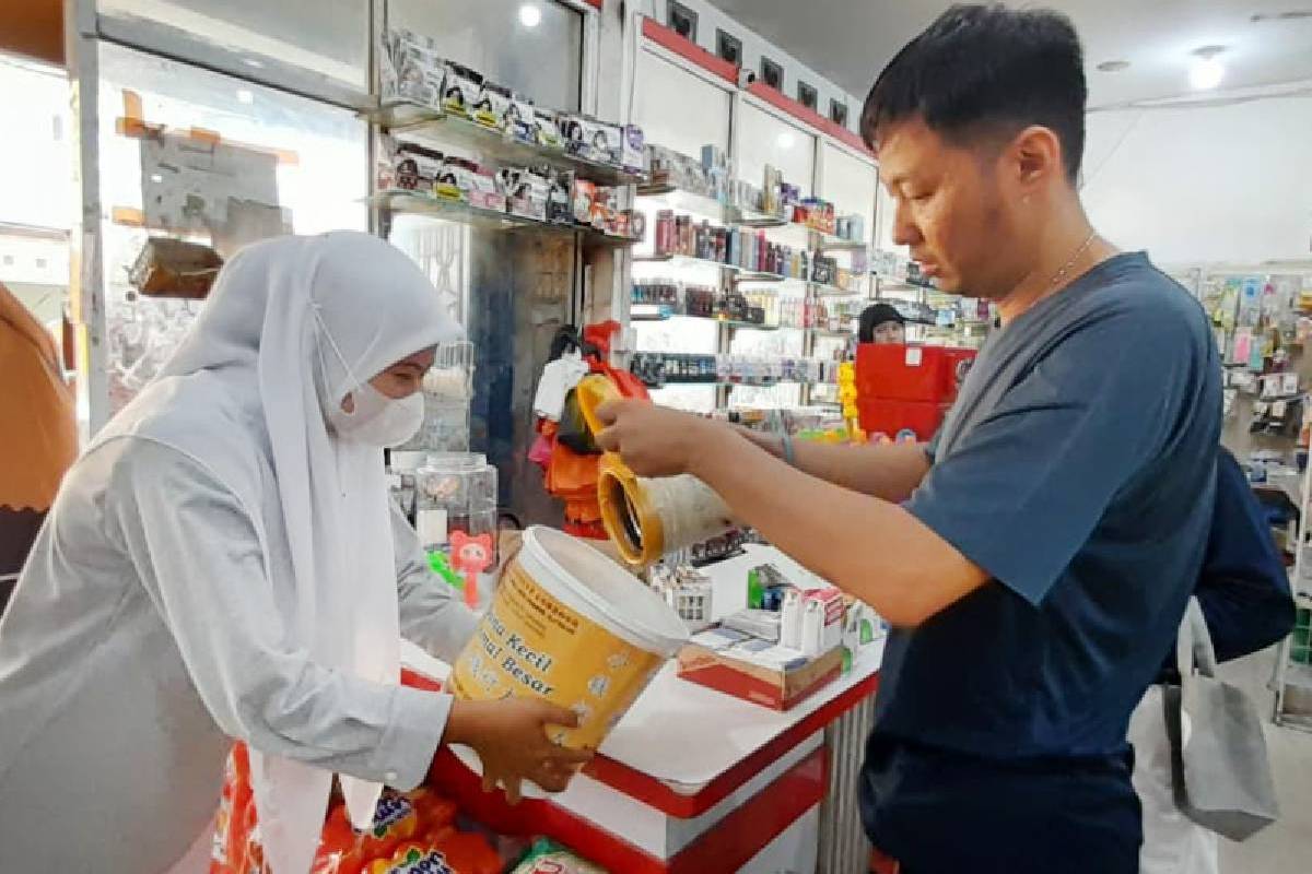Relawan Turun ke Jalan Sosialisasikan Baksos dan Penuangan Celengan