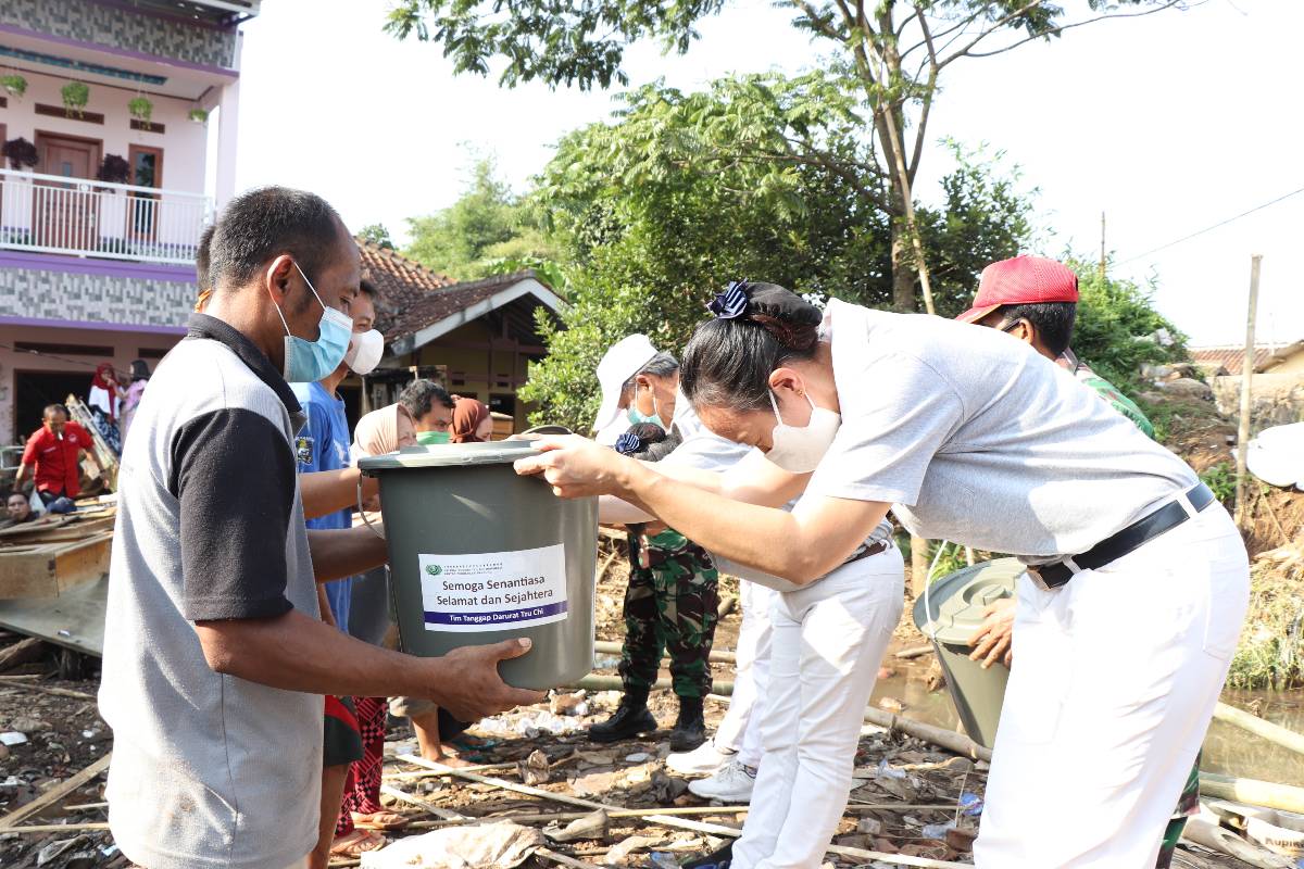 Bantuan Bagi Korban Banjir Bandang di Bandung