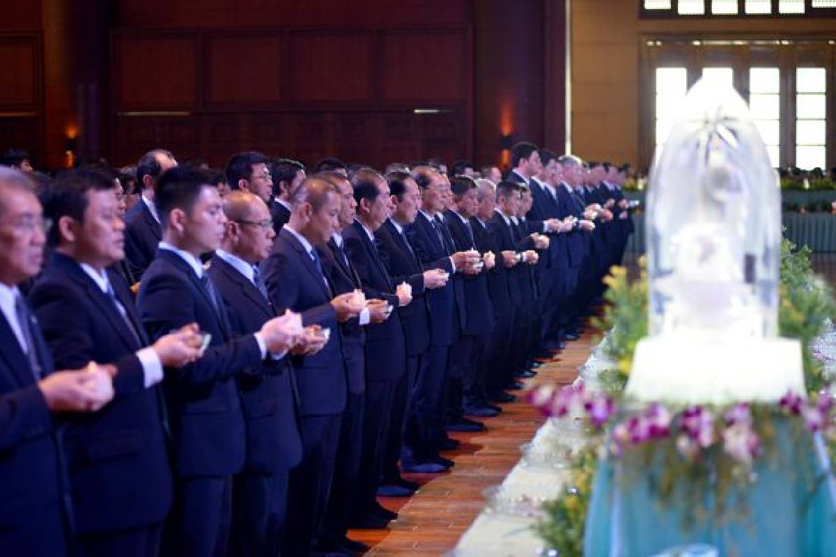 Waisak Tzu Chi 2018: Memberikan Persembahan Pada Buddha (Bag. 1)