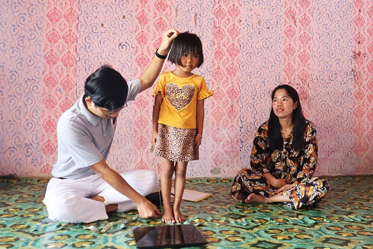 Cegah Stunting, Tzu Chi Sinar Mas Bagikan Makanan Tambahan