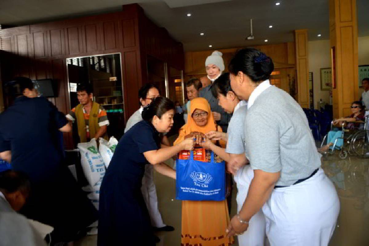  Cinta Kasih dan Rasa Syukur dalam Tindakan Nyata 