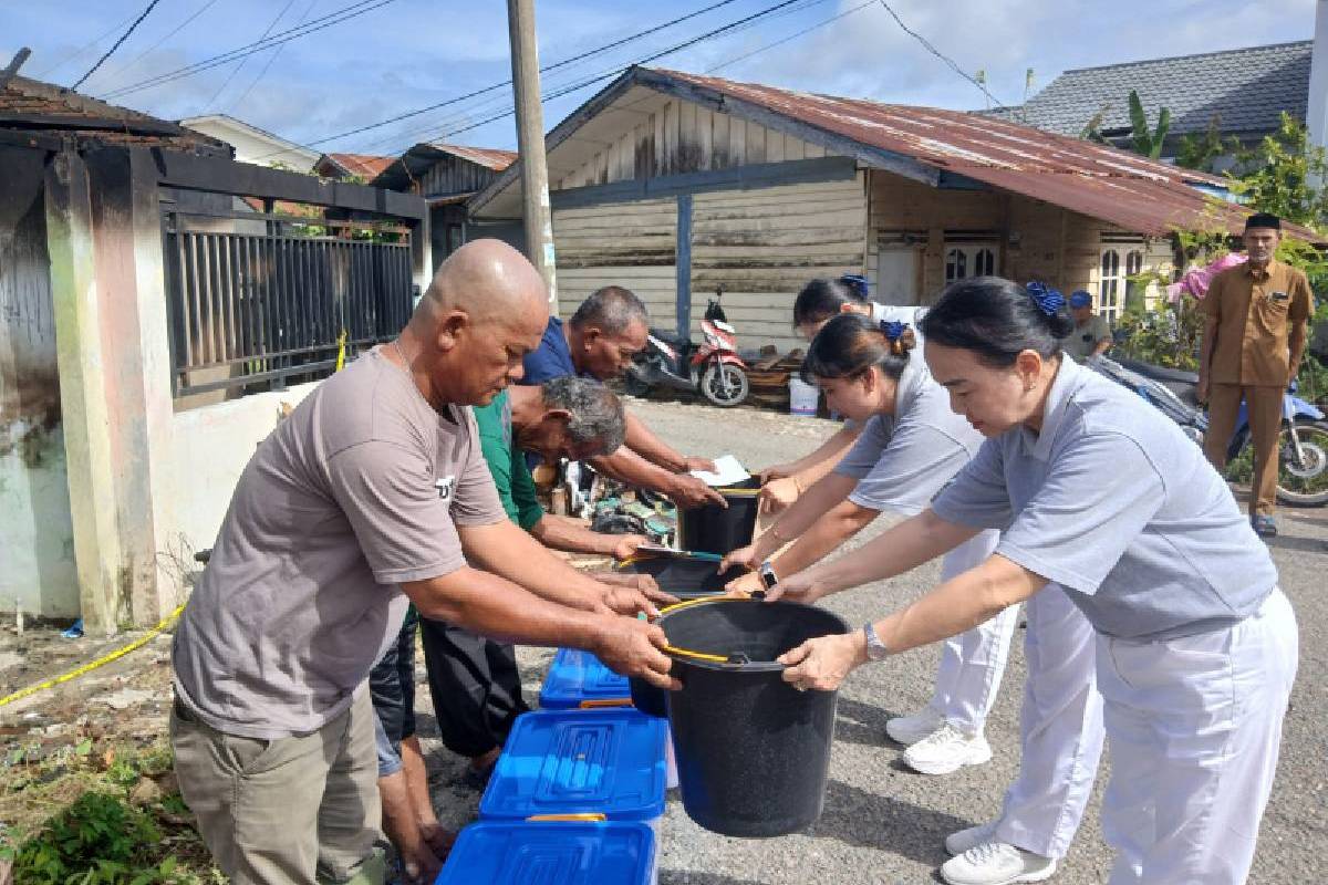 Penyaluran Bantuan untuk Korban Kebakaran Gampong Punie
