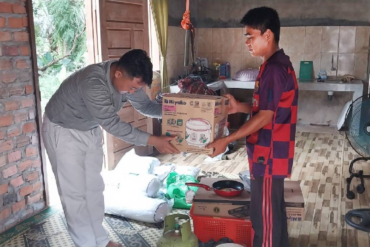 Bantuan Tzu Chi Ringankan Langkah Jamaludin Bangun Kembali Pascakebakaran