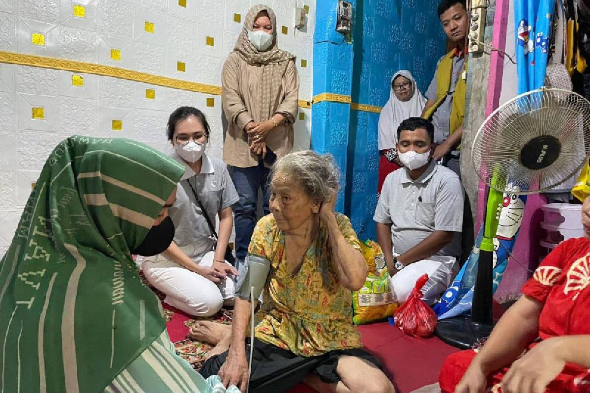 Sembako untuk Lansia dan Wakaf 100 Al-Qurâ€™an
