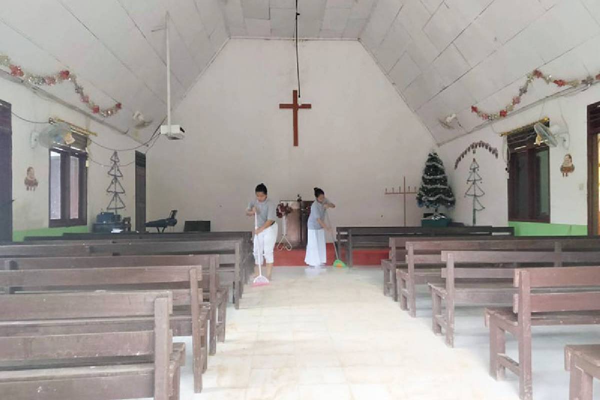 Bersih-Bersih Gereja Menjelang Natal