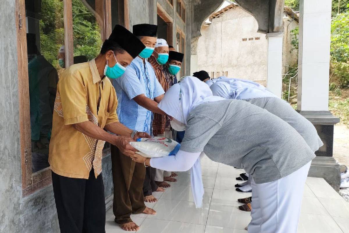Bantuan Cinta Kasih untuk Guru Mengaji dan Marbot Masjid