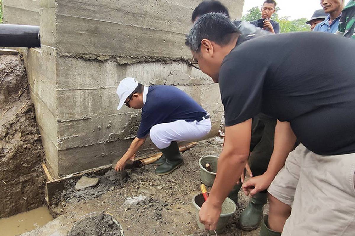 Peletakan Batu Pertama Tiga Jembatan Gantung di Nias